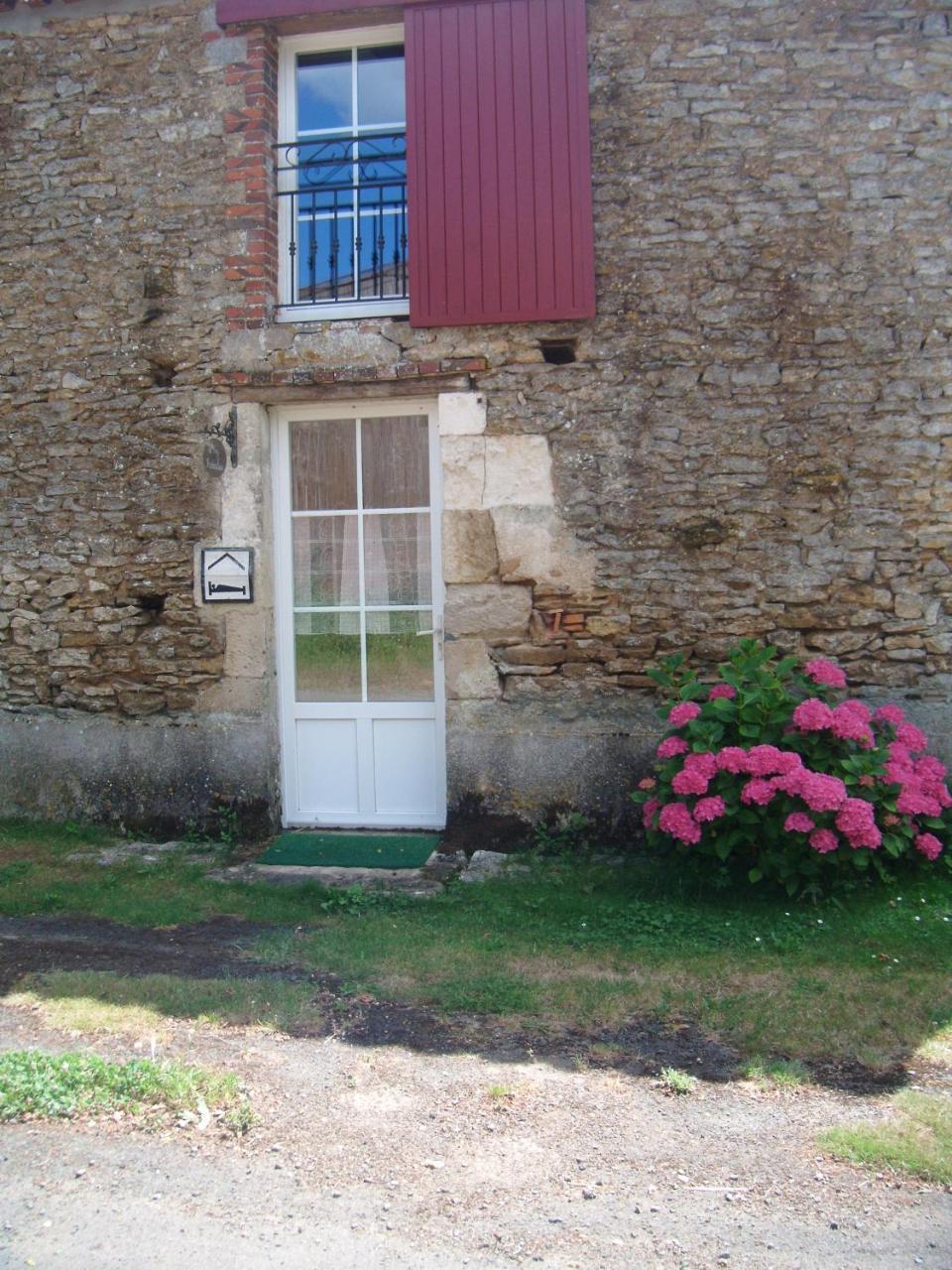 Gite Le Puy Rabasteau Chantonnay Exterior foto